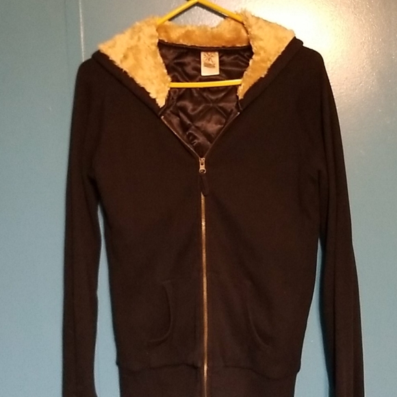CLOSET CLEANOUT.   Thermal jacket with hood - Picture 1 of 6